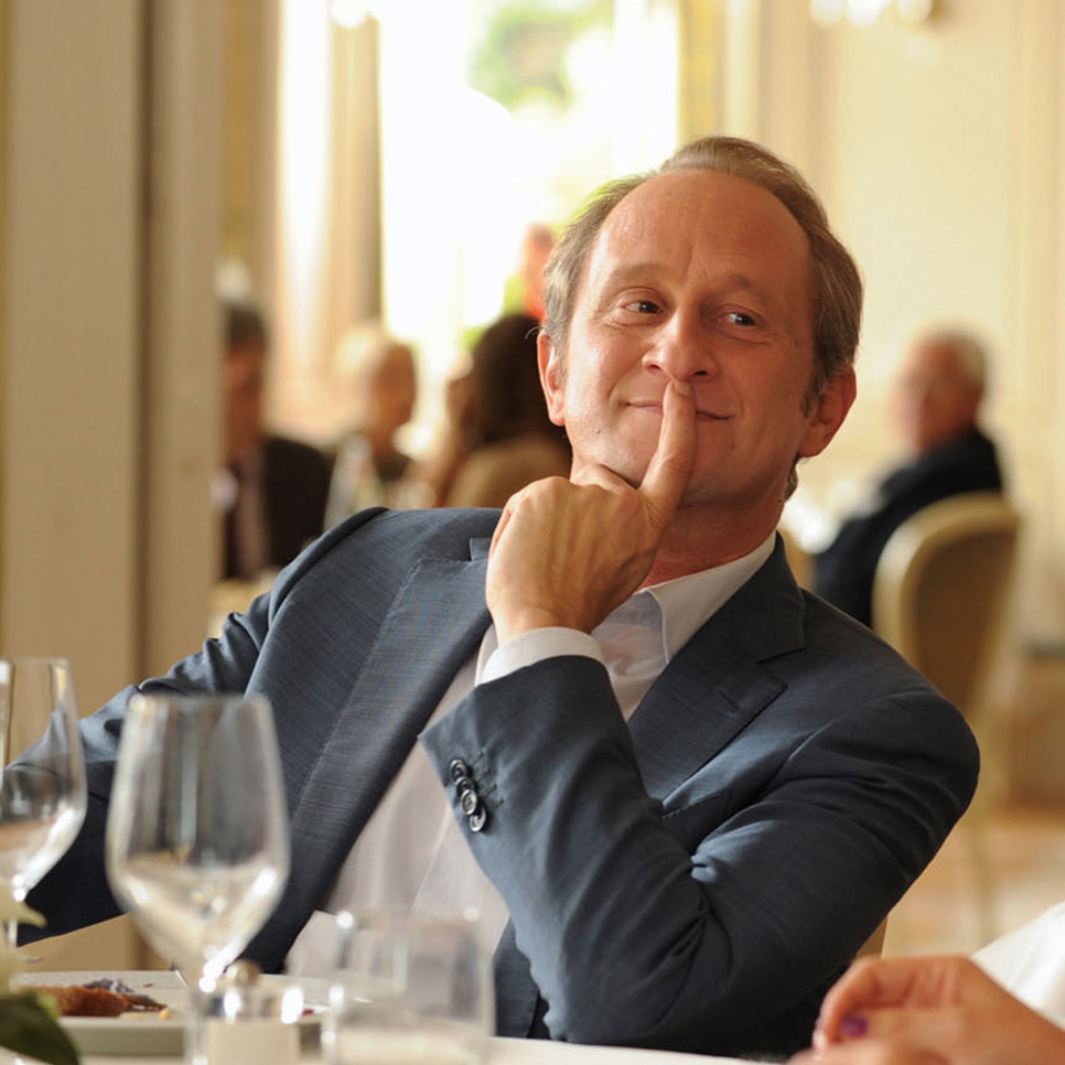 Visuel du film "Une famille à louer". Benoît Poelvoorde joue le rôle de Paul-André